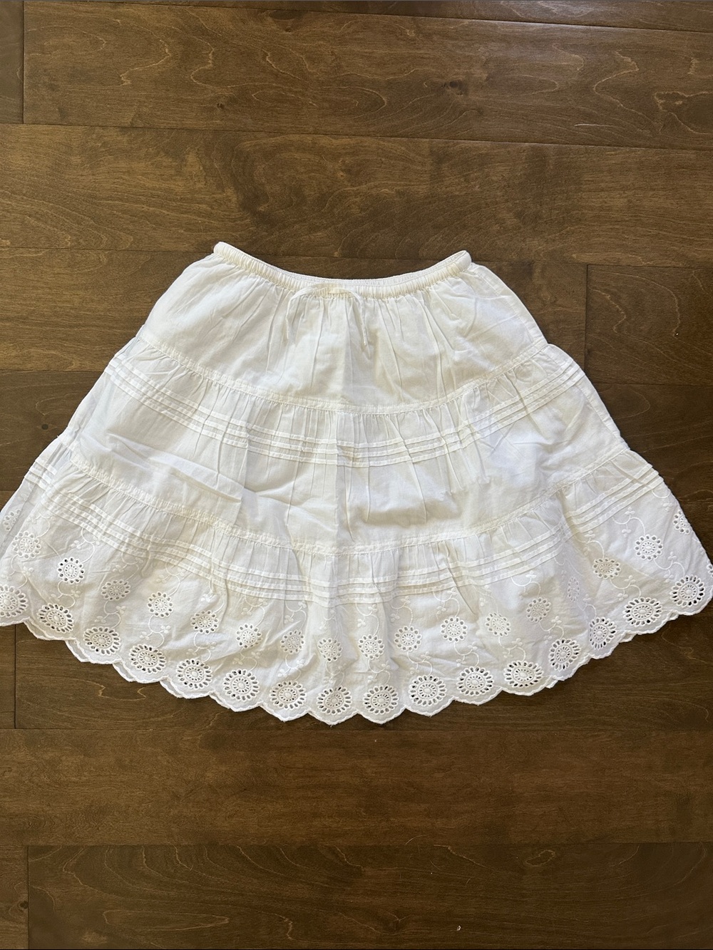 New MiniBoden White Skirt, Size 7-8Y.